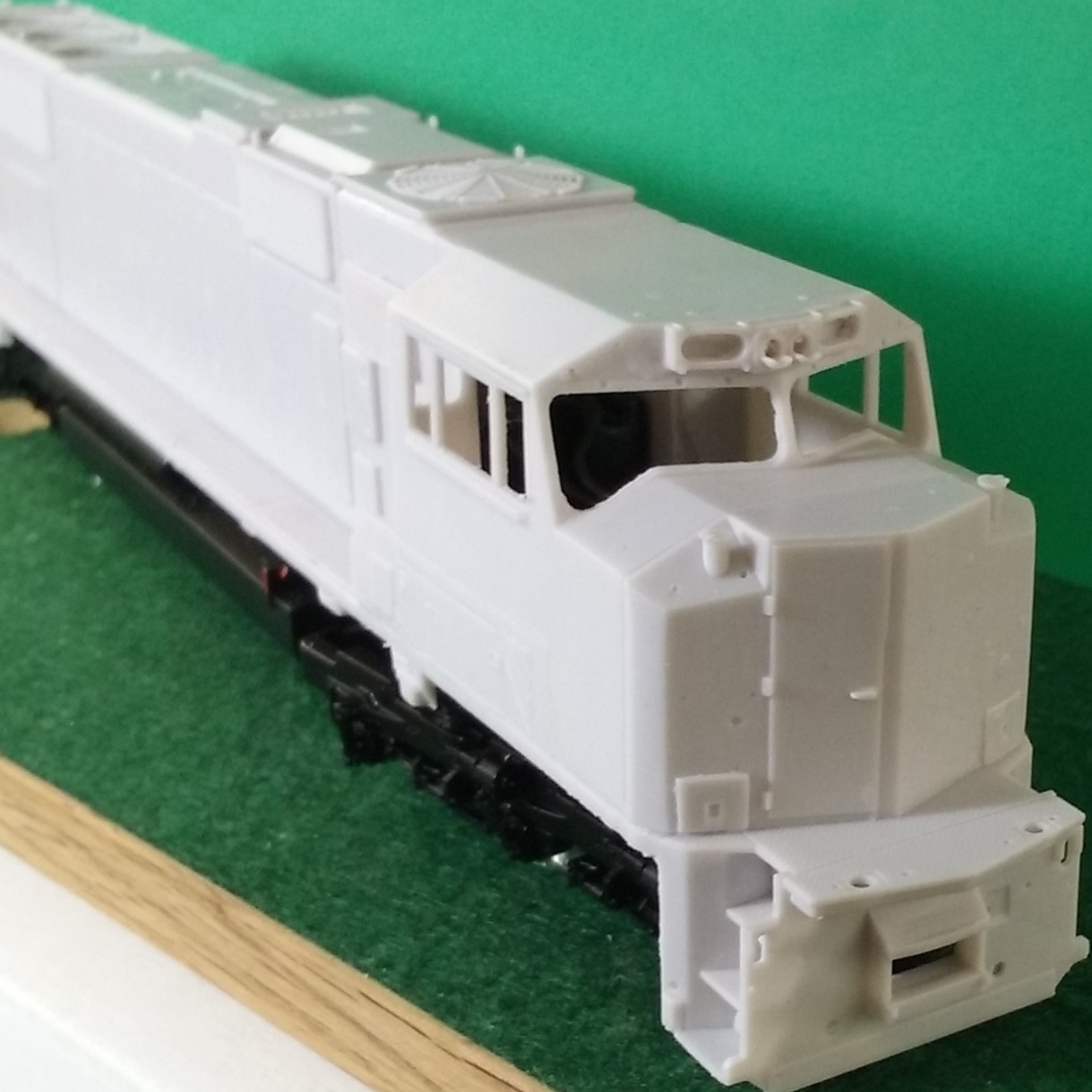 by CMR Products N Scale Trains SD40 High Hood with DB Locomotive Shell